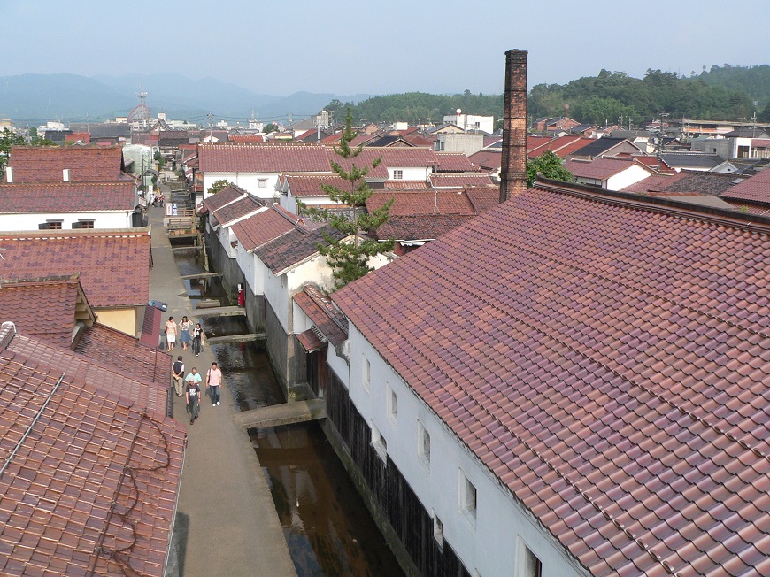 Kurayoshi’s Shirakabe Storehouses (White Wall District)(Setting for the Manga A Distant Neighborhood)